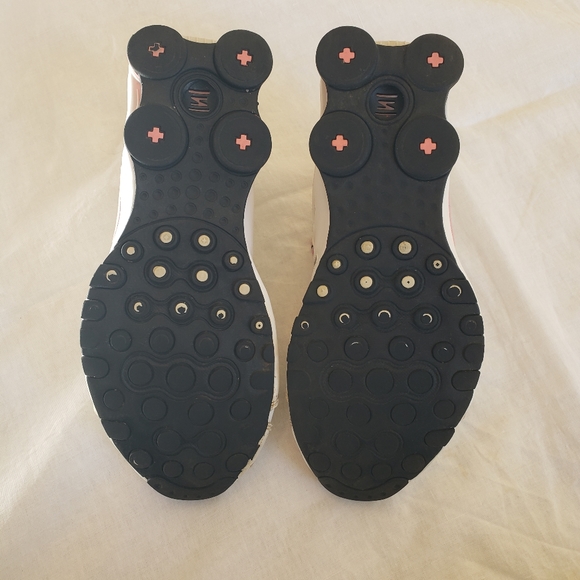 Nike Air Shox Pink and White Breast Cancer Edition - Picture 3 of 9